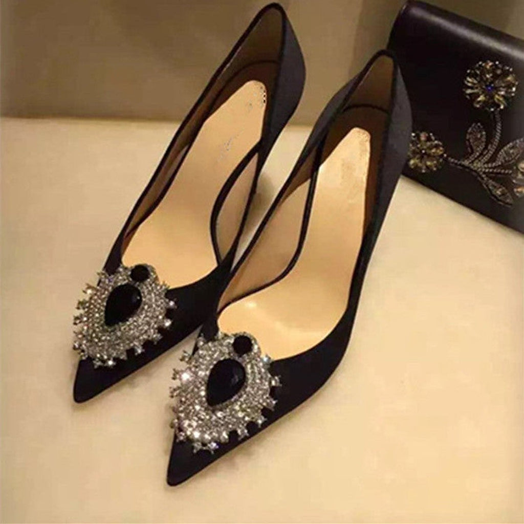 Salón de Satén con Broche Joya – Negro