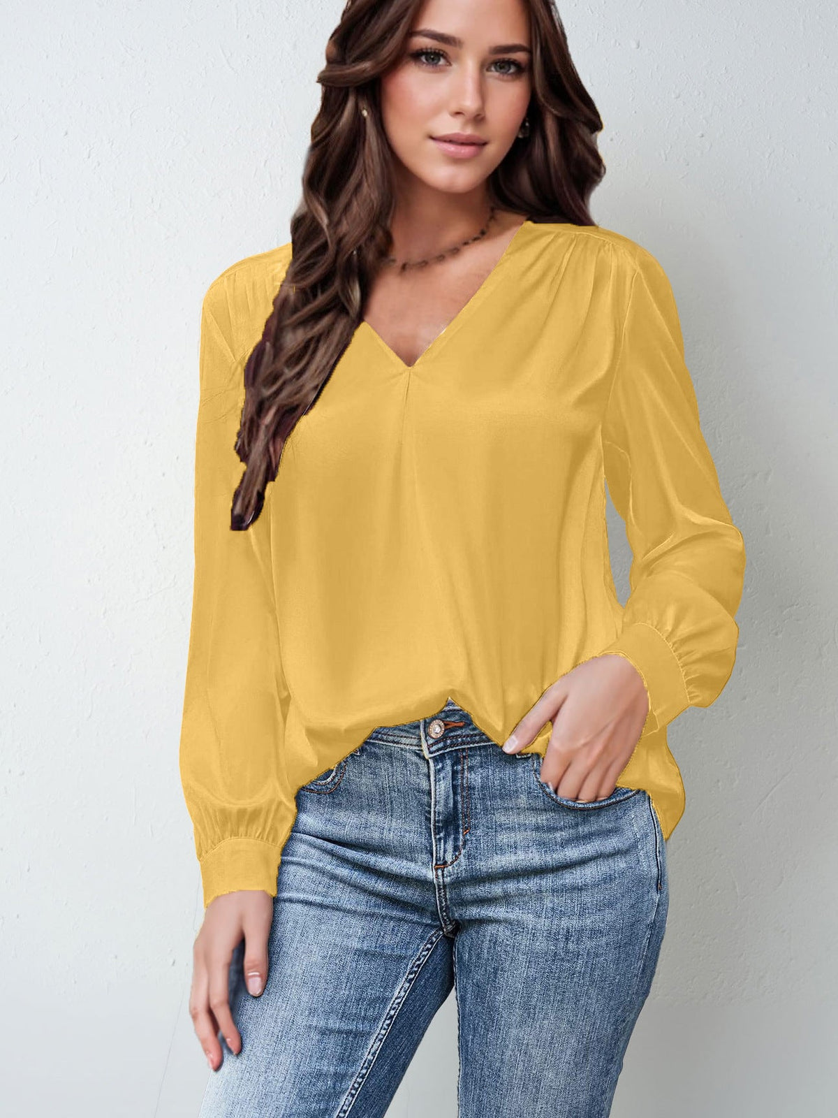 Blusa de Satén Fluida con Escote en V – Amarillo