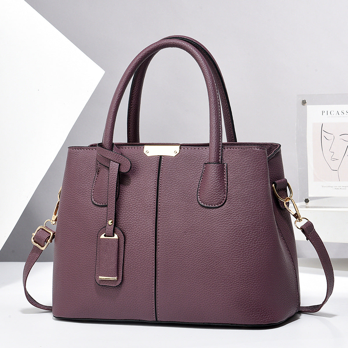 Bolso de Mano Estructurado con Correa – Berenjena