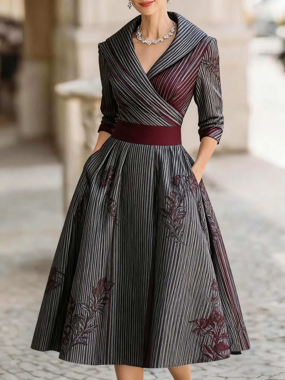 Vestido Midi de Vuelo con Cuello Solapa – Rayas