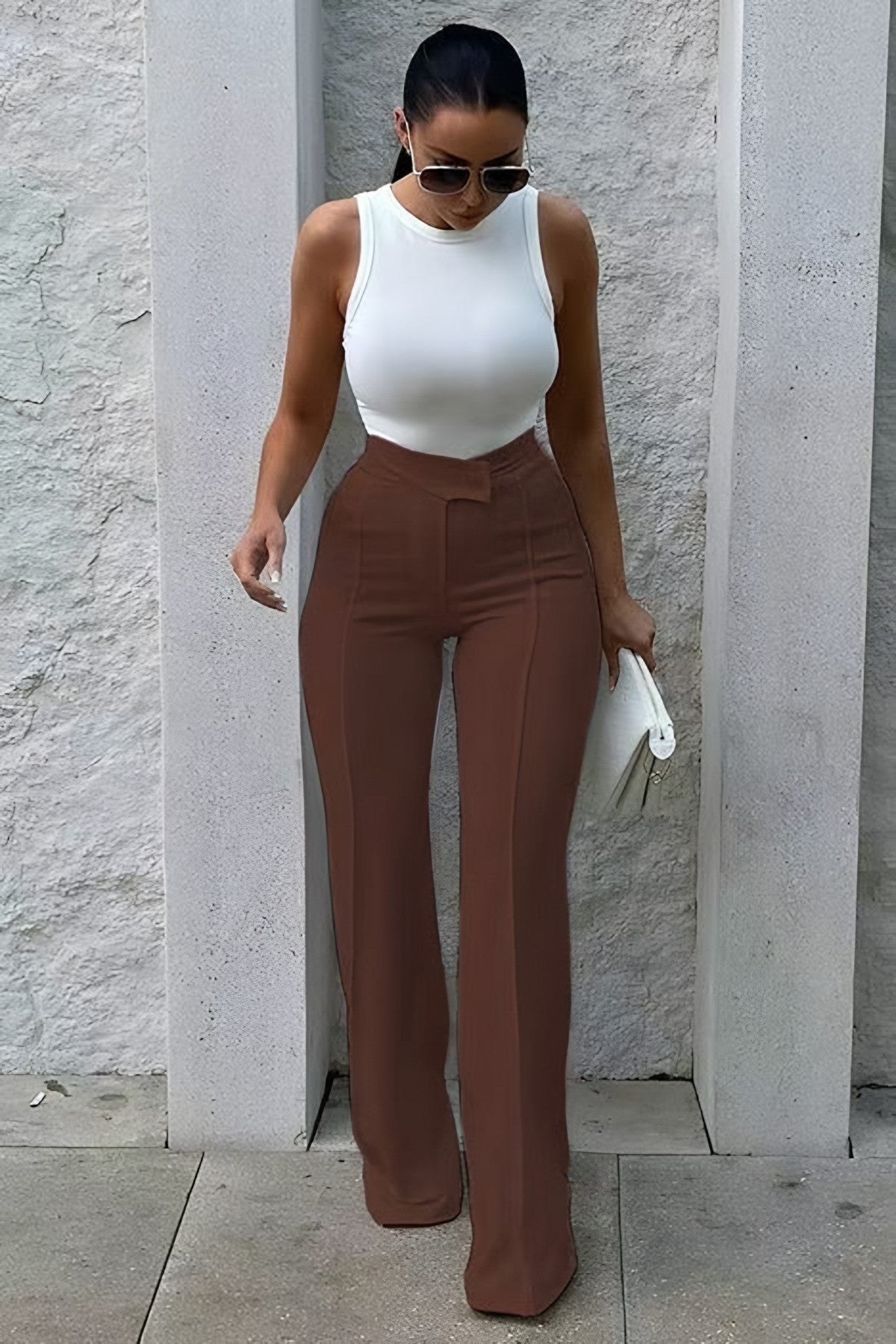 Pantalón Recto de Talle Alto con Hebilla – Chocolate