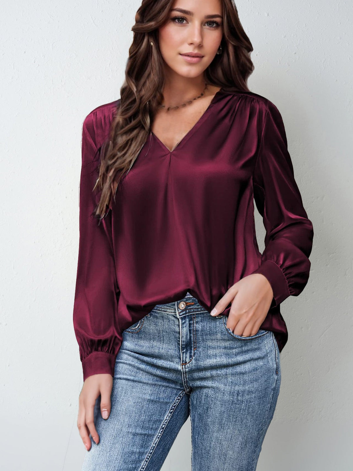 Blusa de Satén Fluida con Escote en V – Burdeos