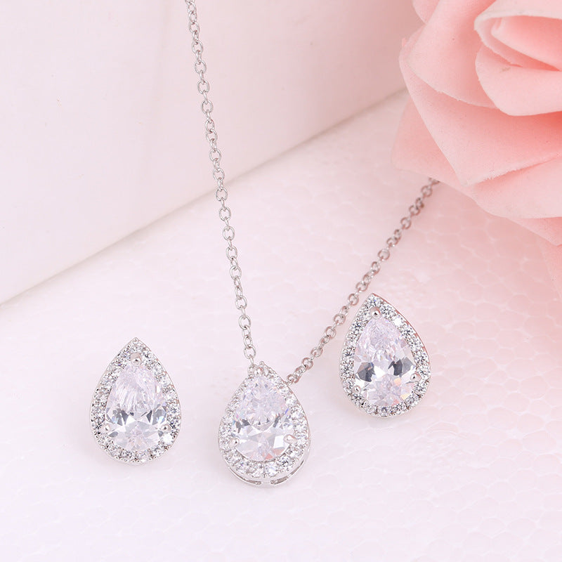 Conjunto de Collar y Pendientes Gota de Circonitas – Plata