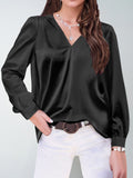 Blusa de Satén Fluida con Escote en V – Negro