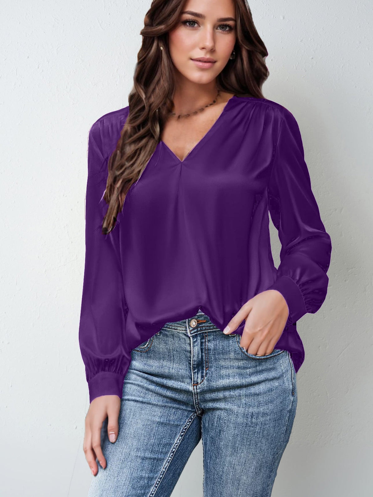 Blusa de Satén Fluida con Escote en V – Morado