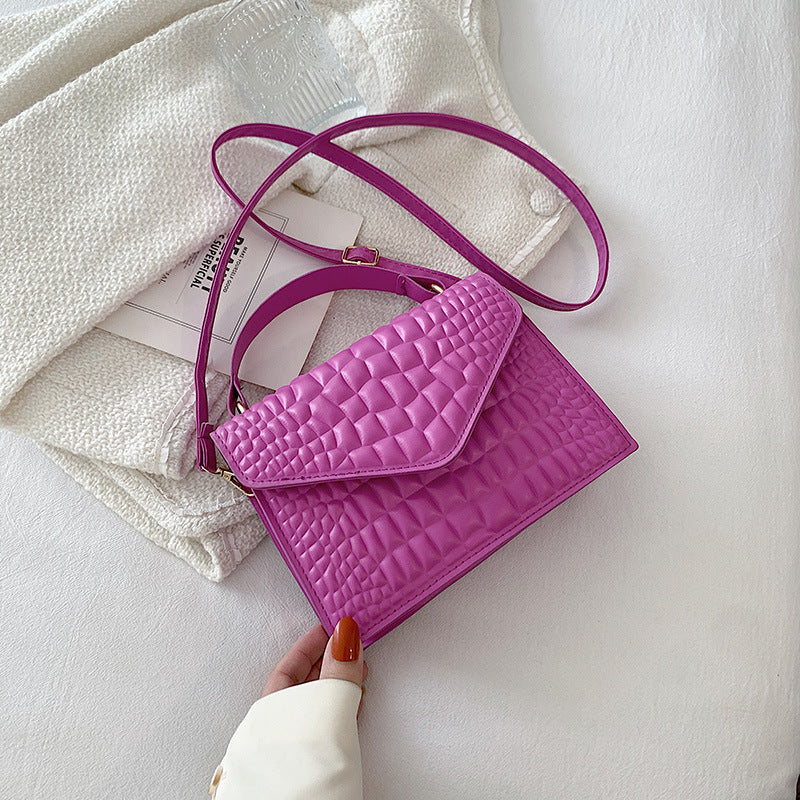Bolso Bandolera Efecto Croco con Solapa – Fucsia