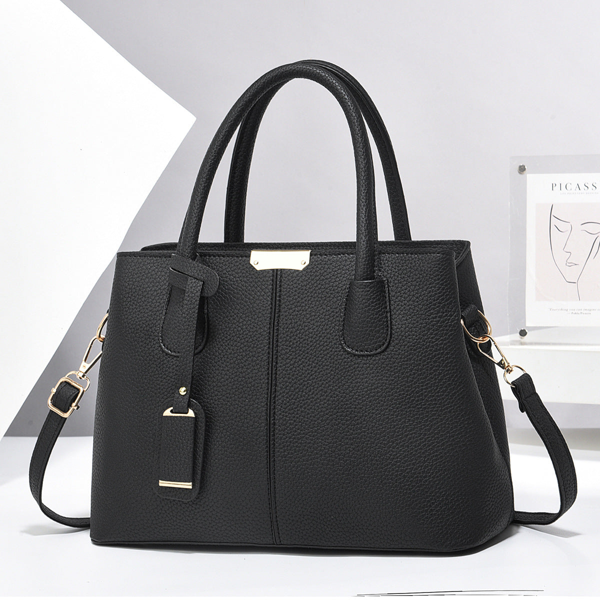 Bolso de Mano Estructurado con Correa – Negro