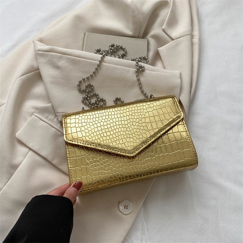 Bolso Bandolera Efecto Croco con Solapa – Dorado