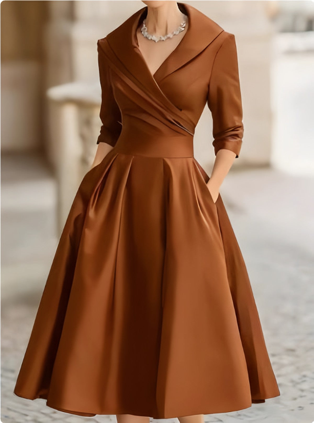 Vestido Midi de Vuelo con Cuello Solapa – Caramelo